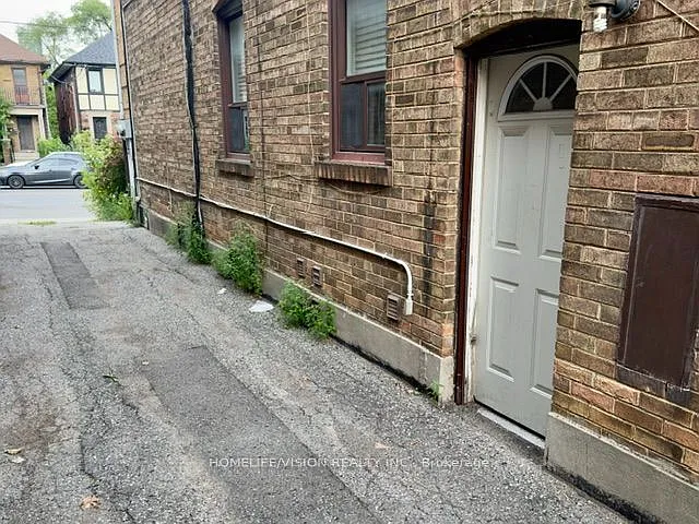 Avenue Rd — Photo 2