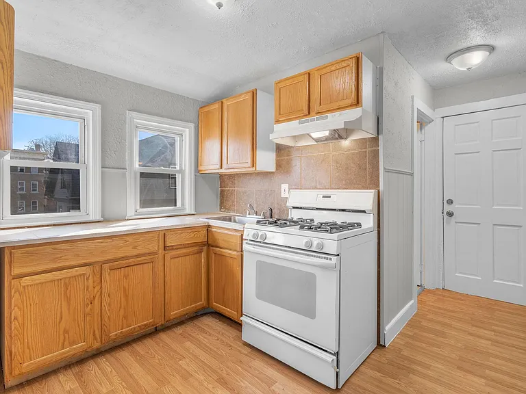 79 Hazel St #3 — Photo 7