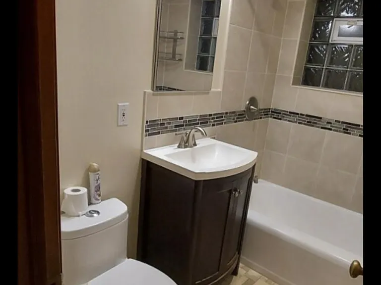 2709 N 74th Ave #1E — Photo 10