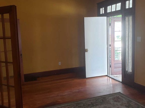 5th image of 1009 N Governor St