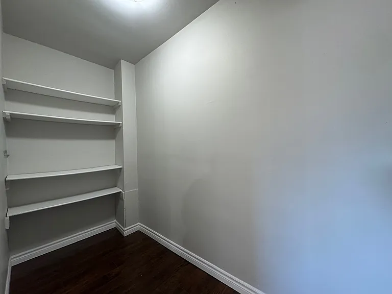 13 Lansdowne Ave N #207 — Photo 13