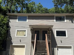 1004 West St, Parkville, MO 64152