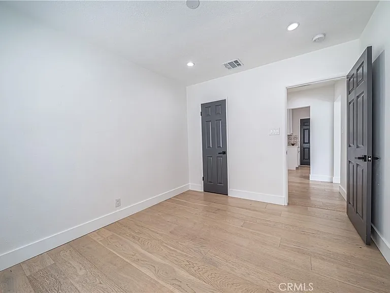 5143 Newcastle Ave — Photo 15