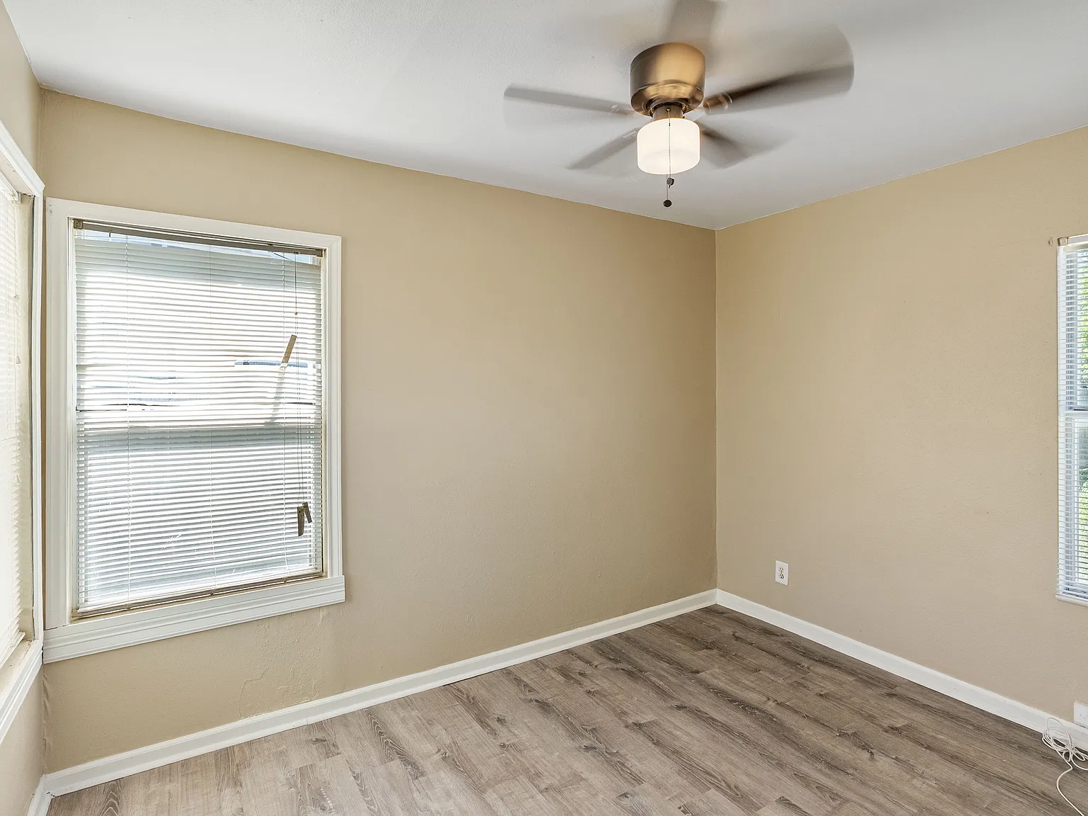 2 bed, 750 sqft, $950 — Photo 4
