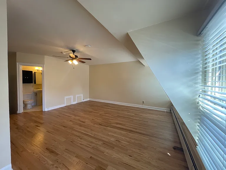 Chateau Apartments — Photo 18