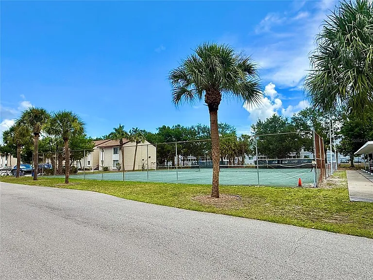 2612 Hidden Lake Dr N #D — Photo 22