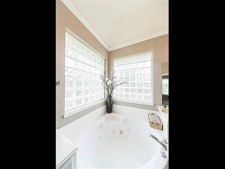 24023 Northshire Ln — Photo 18