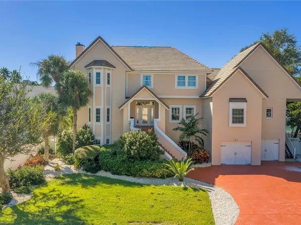 104 5th St E, Tierra Verde, FL 33715