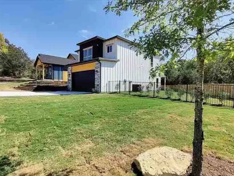 3 bed, 2.5 bath, 1777 sqft, $3,000 — Photo 1