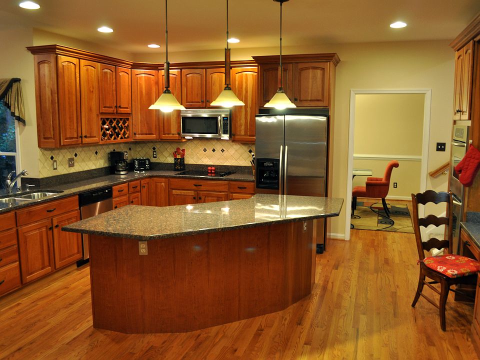1st image of 741 Sharpsburg Dr