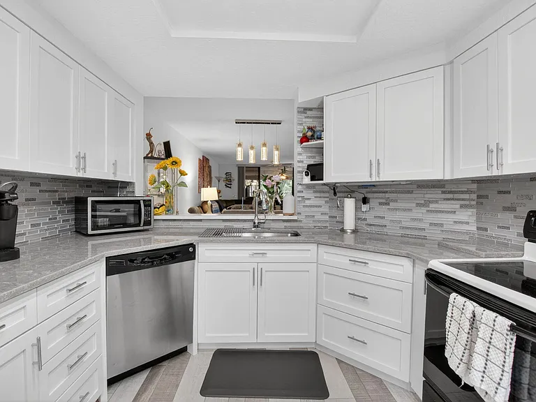7254 Clunie Pl #15002 — Photo 8