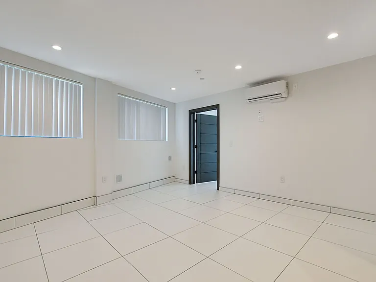 946 S Ridgeley Dr #107 — Photo 4