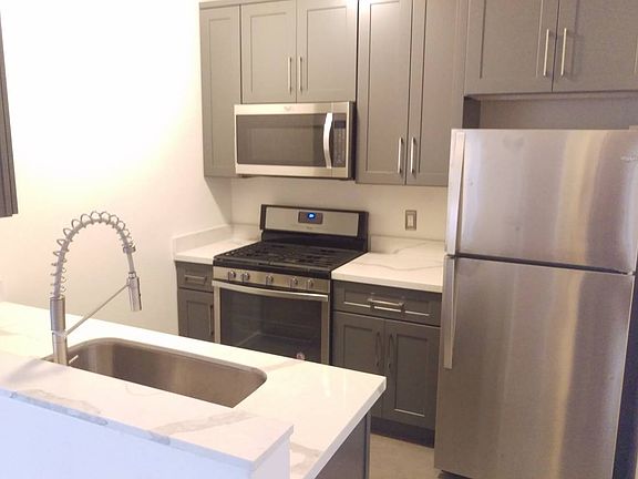 3rd image of 148 S Bedford Dr APT 8