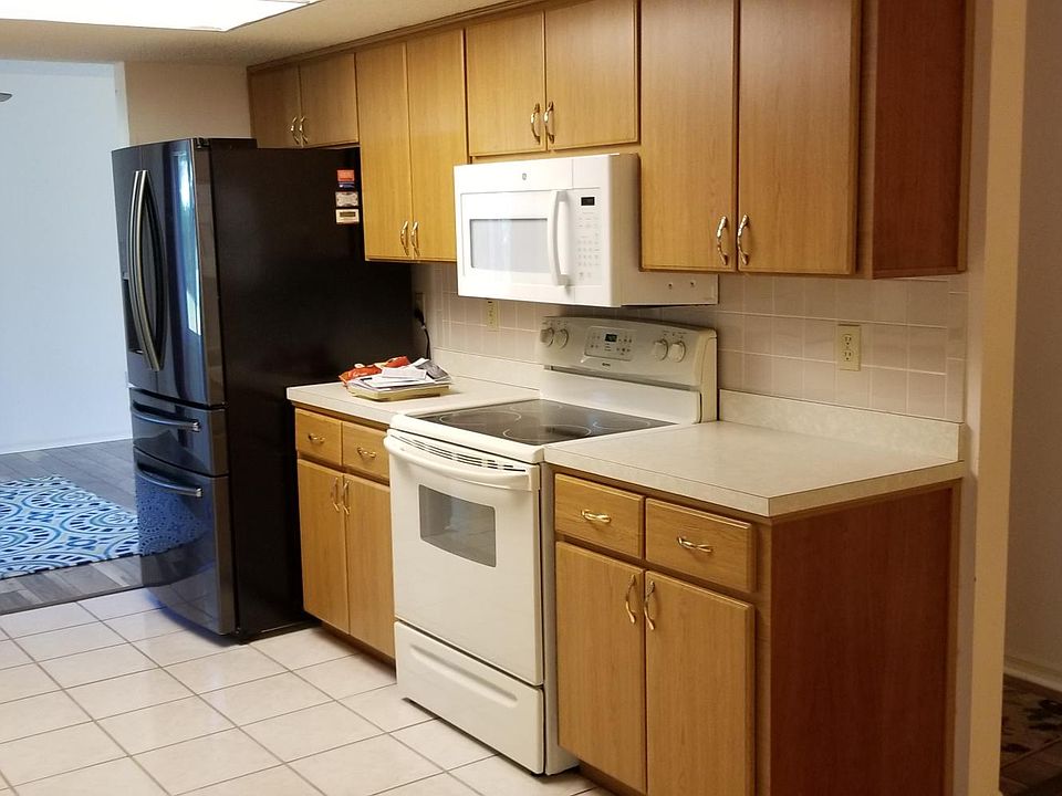 2nd image of 11256 SW 62nd Avenue Rd