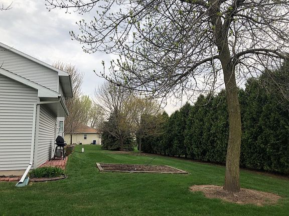 4th image of 211 Carey Ct