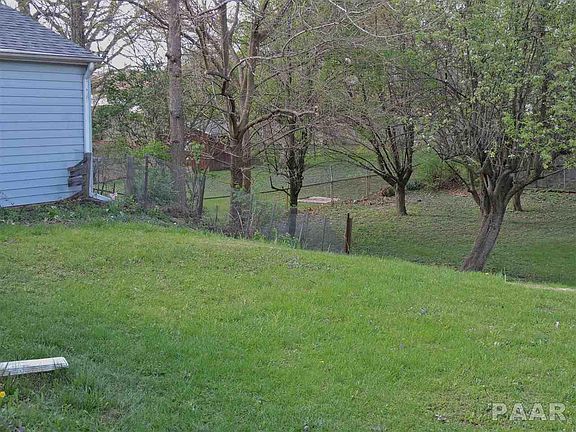 3rd image of 1107 W Willow Ln