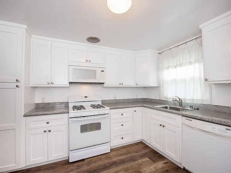 224 Frankfort Ave — Photo 12
