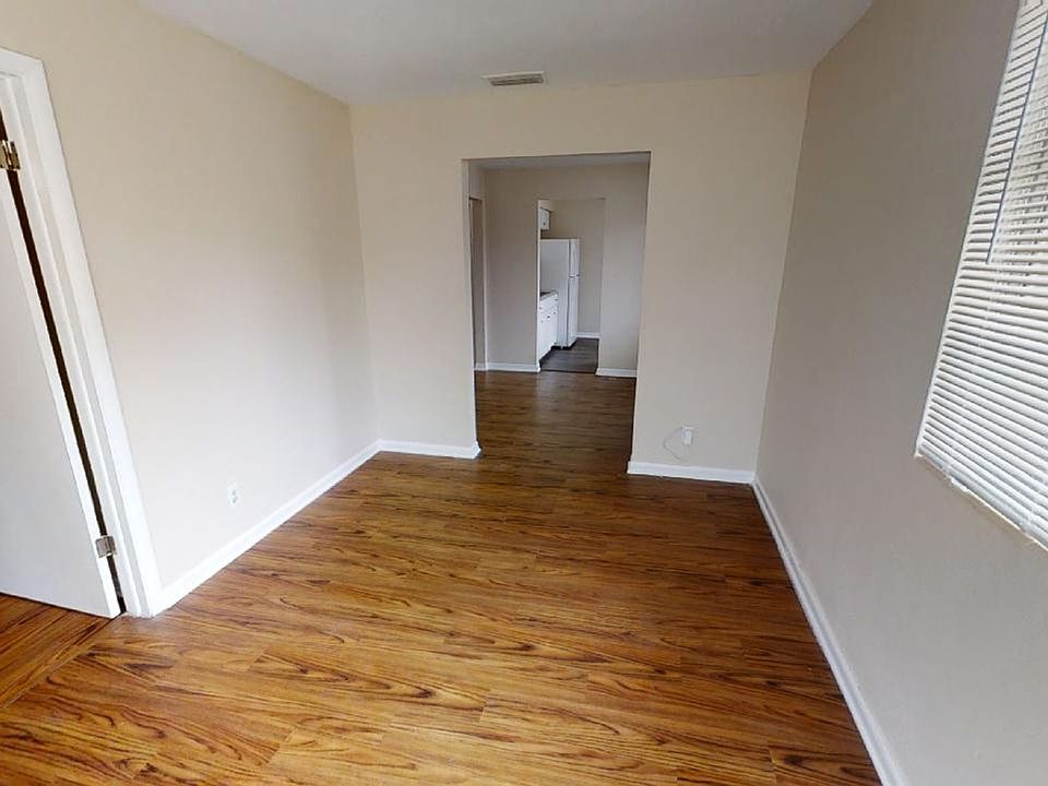 1st image of 2178 W 41st St