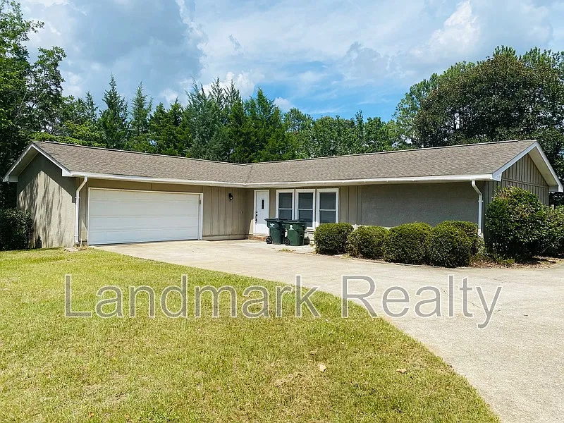 3 bed, 2.0 bath, 1658 sqft, $1,800 — Photo 1