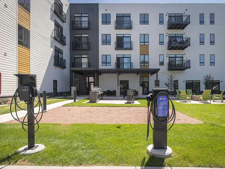 Bloom Monona Apartments — Photo 23
