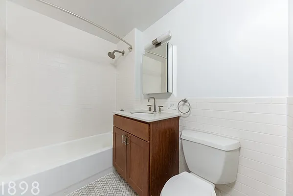 Rented by A&E Real Estate Management | media 22