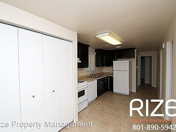 5th image of 974 S Navajo St