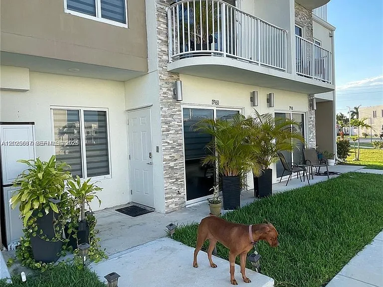 13960 SW 258th Ter #13960 — Photo 3