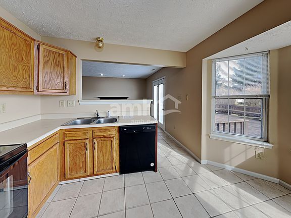 4th image of 8039 Southern Springs Blvd