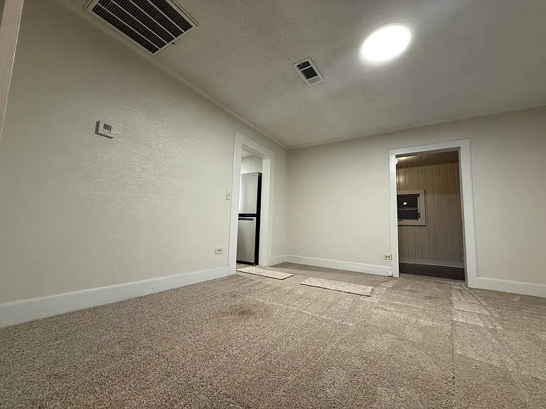 231 N Cotton St — Photo 18
