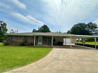 105 S 7th St, Paris, AR 72855