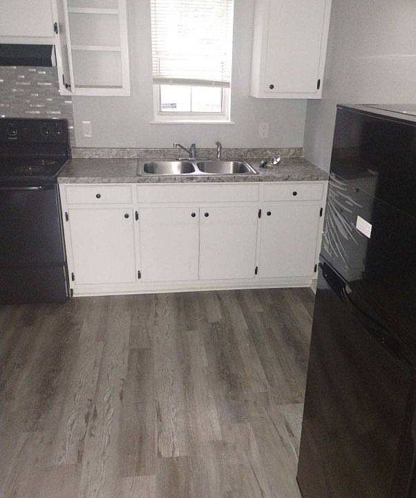 2nd image of 952 Washington Ave APT A