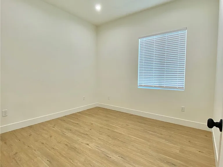 8821 Delco Ave — Photo 12