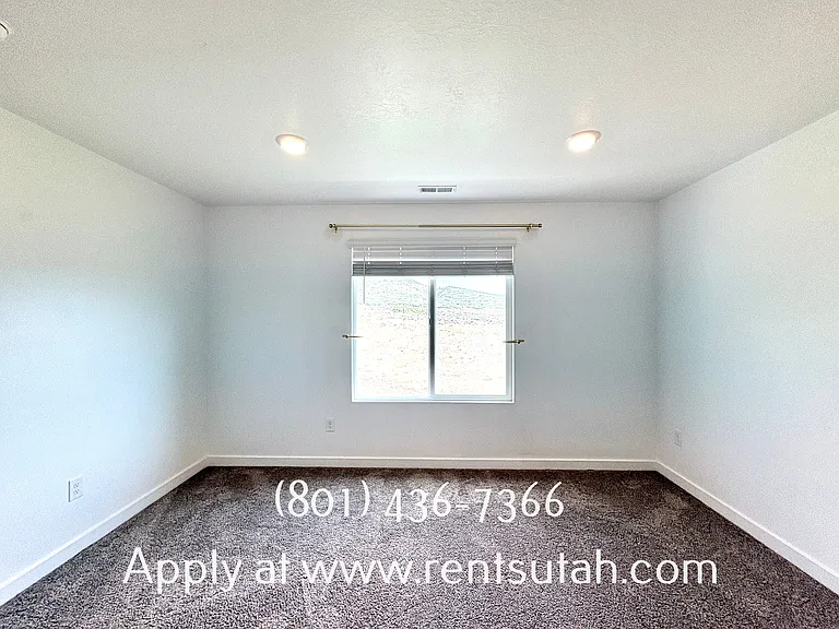 647 W Raintree Ln — Photo 16