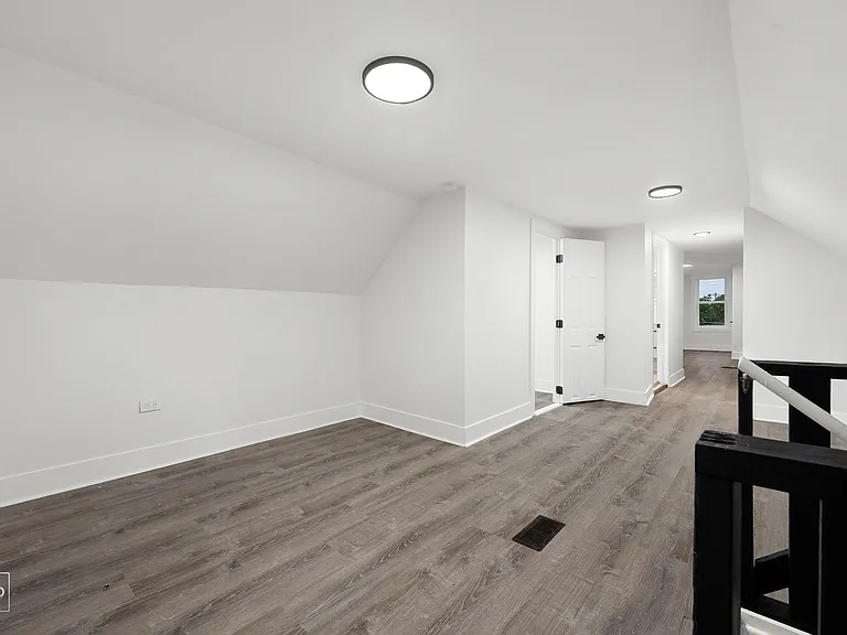 8324 S Kingston Ave — Photo 9