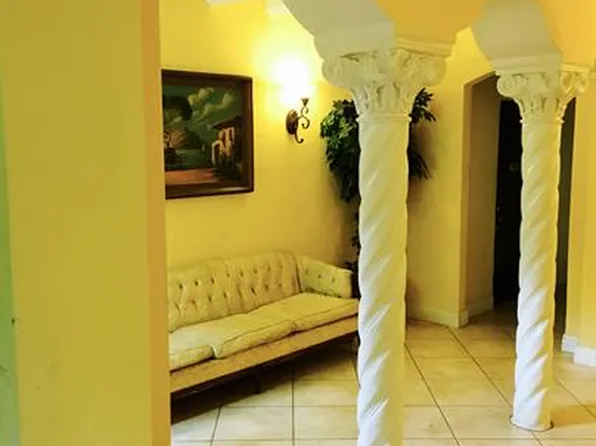 635 W Deming Pl, Chicago, IL