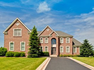 70 Wood Oaks Dr, South Barrington, IL 60010