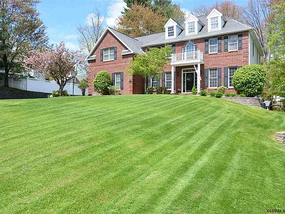 2nd image of 15 Cinnamon Ln