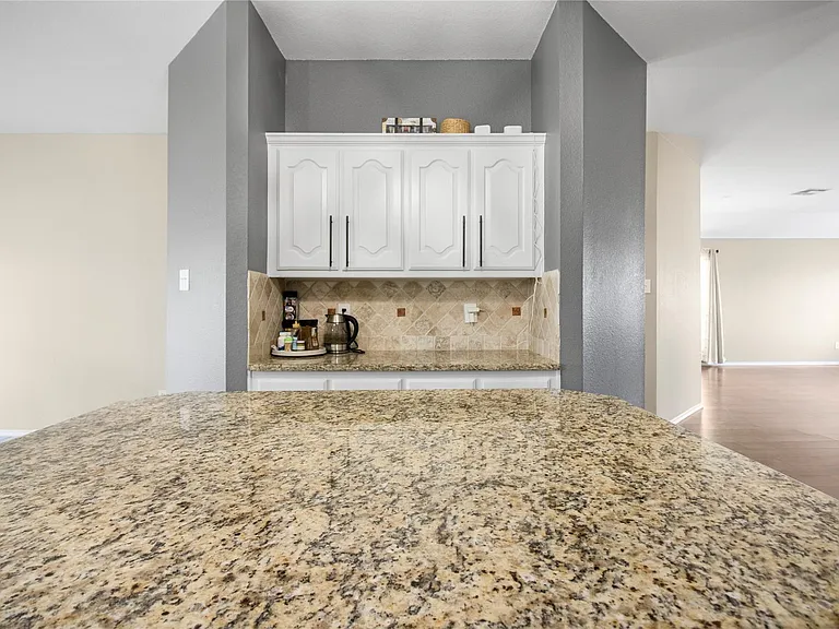 605 Chestnut Ct — Photo 11