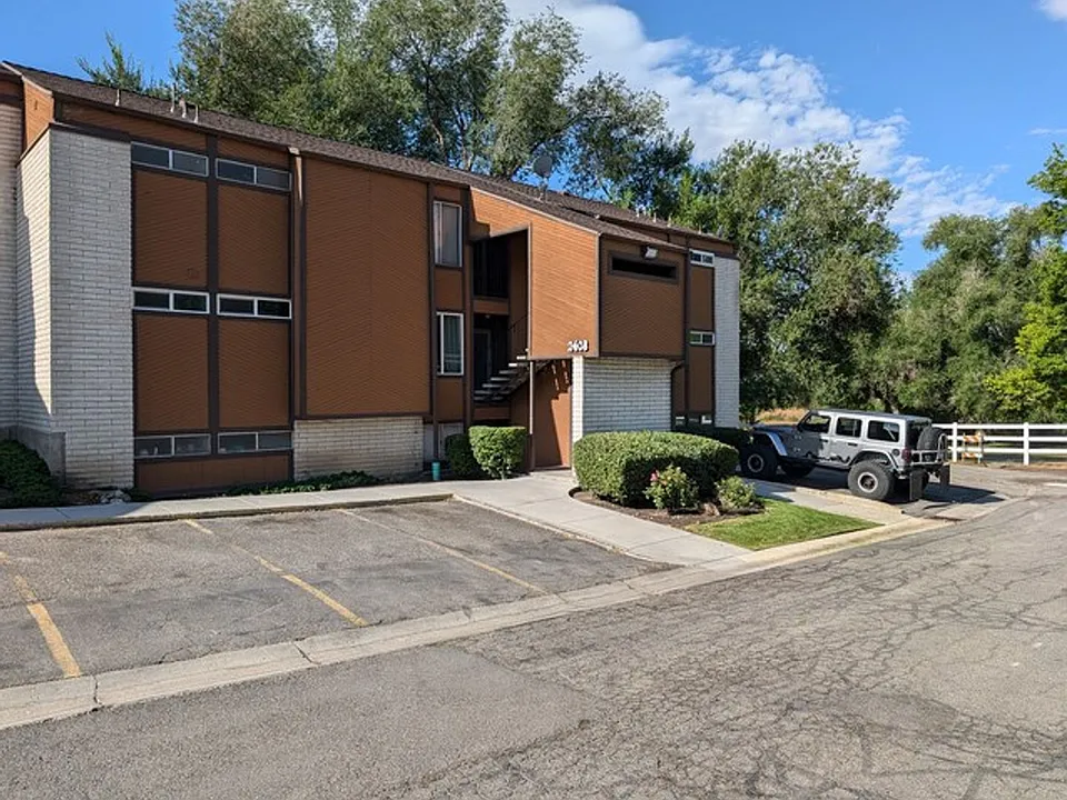 2408 S Elizabeth St #5