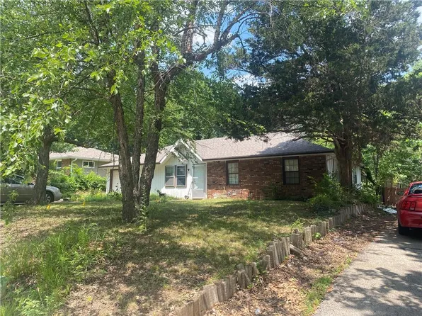 9 SE 240th Rd, Warrensburg, MO 64093