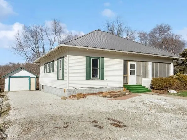 201 W Fountain St, Brighton, IA 52540