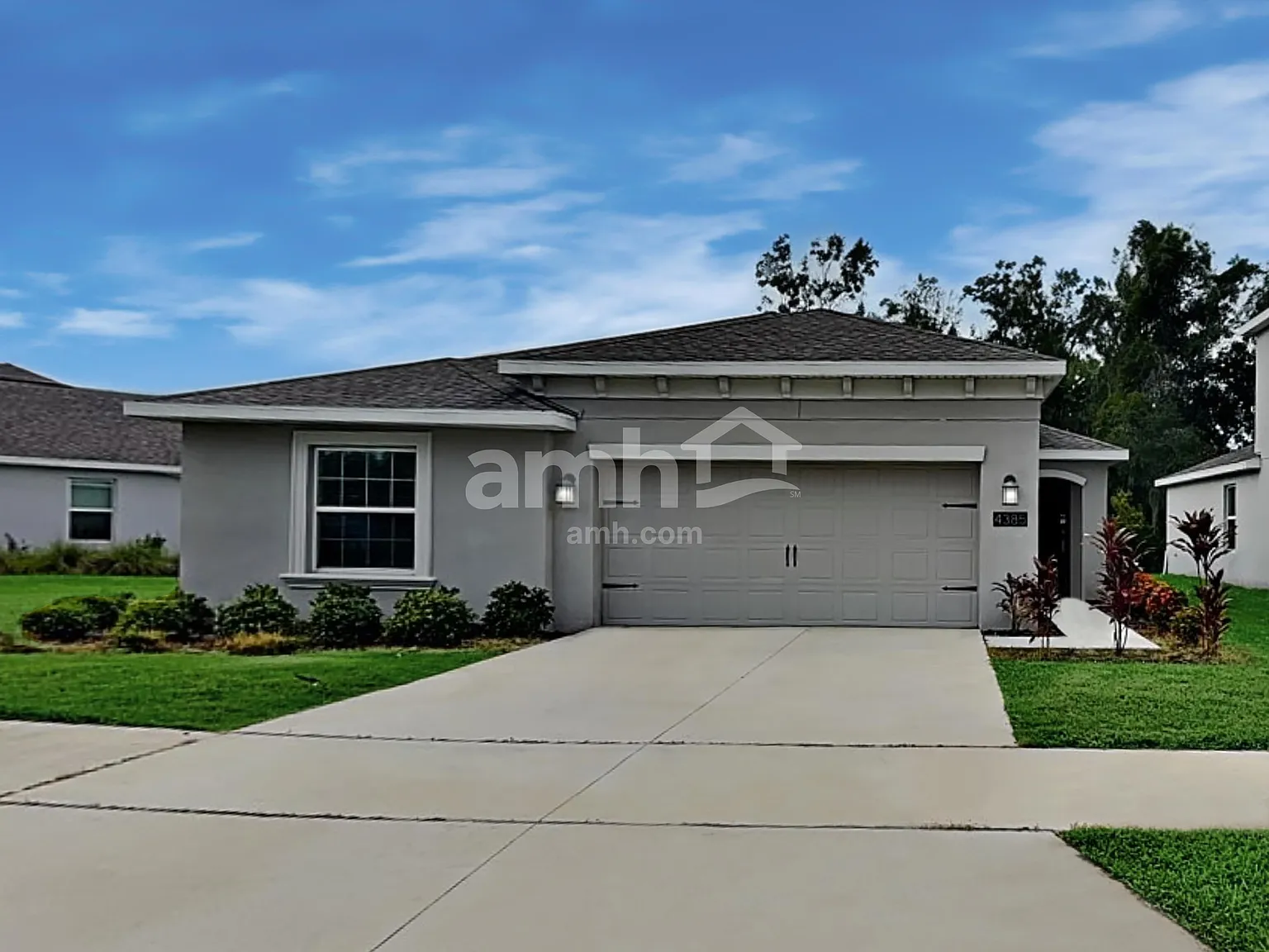 4 bed, 2.0 bath, 1817 sqft, $2,270 — Photo 1
