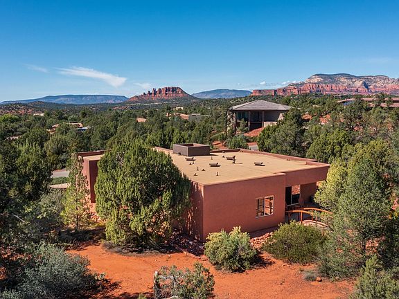 Back of the house with more panoramic views.