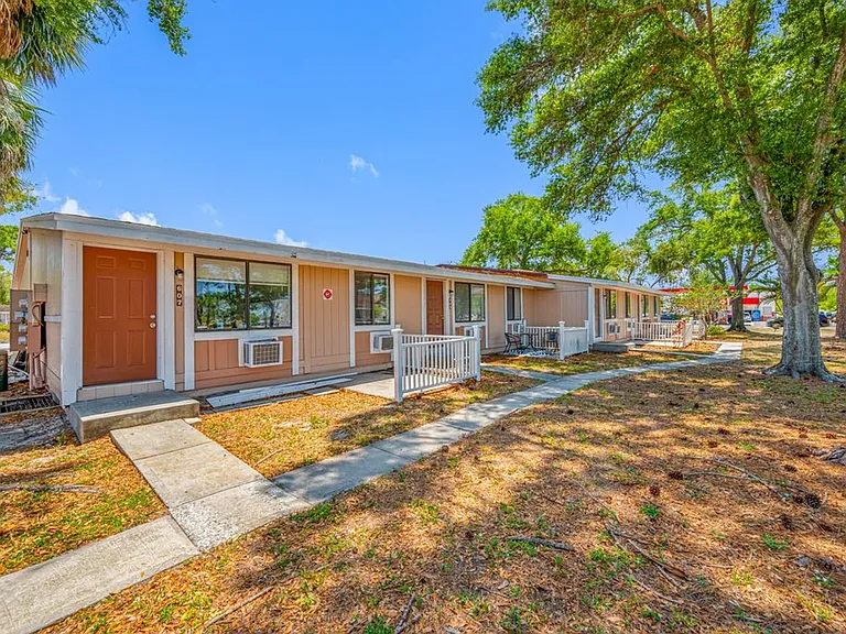 Apollo Beach Villas — Photo 9