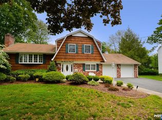 536 Fordham Pl, Paramus, NJ 07652