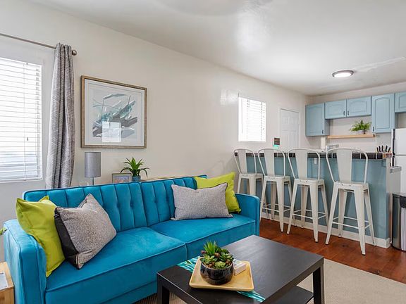 3rd image of 31 S Venice Blvd #31