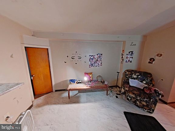 4th image of 21 W Harvey St