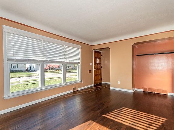 4th image of 431 Acacia Dr