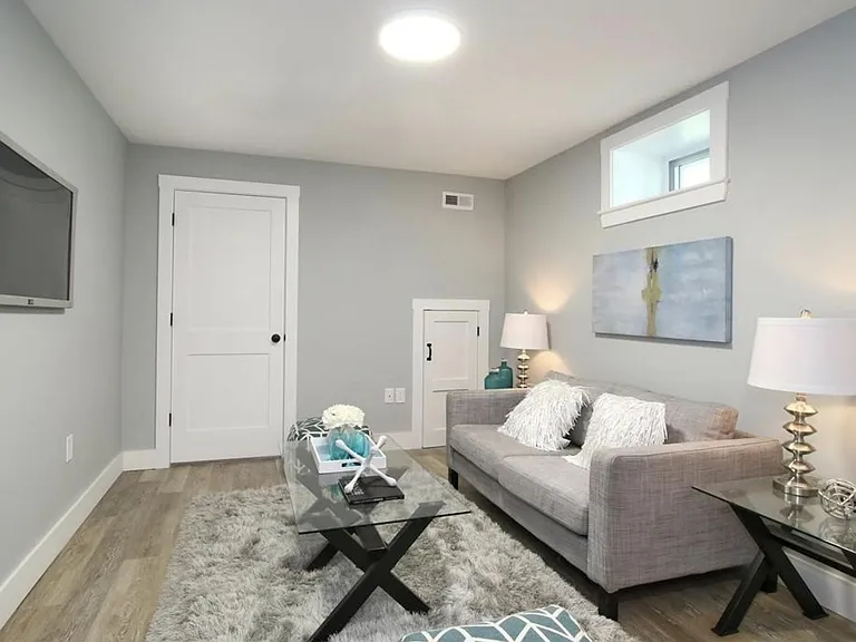 15 W Bellflower St #1 — Photo 17