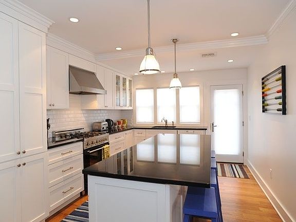 3rd image of 53 Cedar St